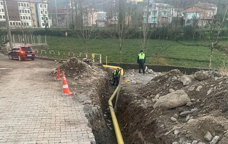 Taşçılar Mahallesi mevkinde doğal gaz şebeke hattı yenileme çalışmaları devam ediyor