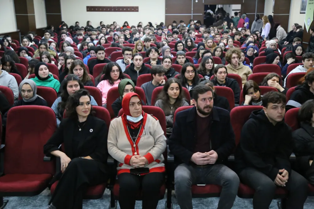 SINAV KAYGISI VE STRESİ YENMEK KONULU KONFERANSLAR DÜZENLENDİ