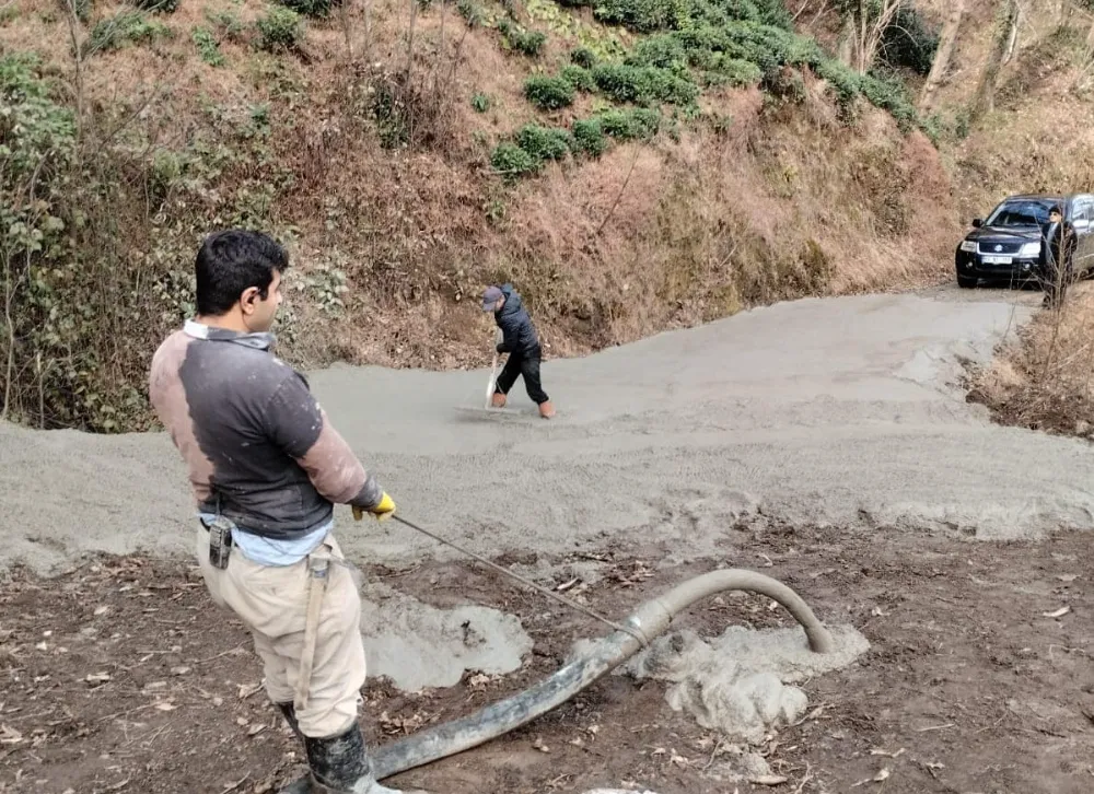 Kalkandere Belediyesi Taşçılar Mahallesi, Dağ Yolu Mevkinde Betonloma  Çalışması Yaptı