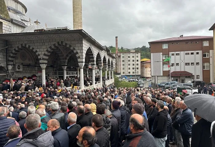 Kalkandere Eski Belediye Başkanımız Nihat Çolak’ı Son Yolculuğuna Uğurladık