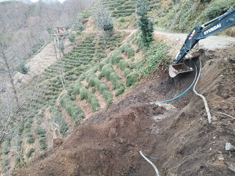 Kalkandere İlçemizde Doğal Afetlerde Zarar Gören Yerlerin Taş Duvar Çalışmaları Başlatıldı