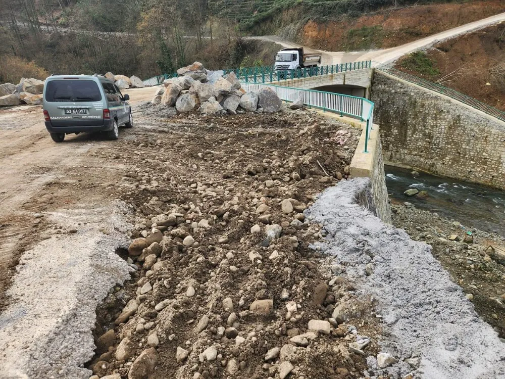  Kuruköy, Aşağıtatlısu ve Ormanlı Köyü Yol Bağlantı Köprüsü Betonlaması Sürüyor