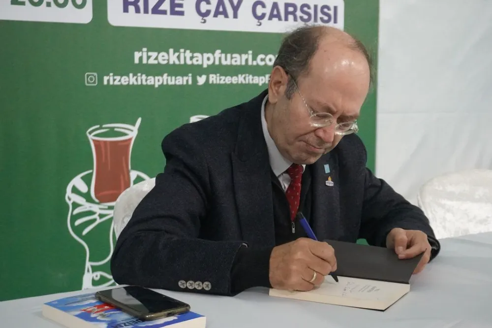 Rize Kitap Fuarında Yusuf Kaplan, Kitap Sevenlerle Buluştu