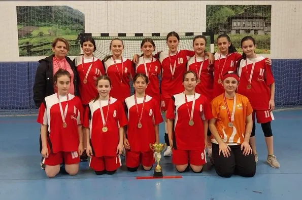 Çaykur Ortaokulu Spor Kulübü, Rize Minikler Hentbol Kulüpler Arasında Birinci Oldu