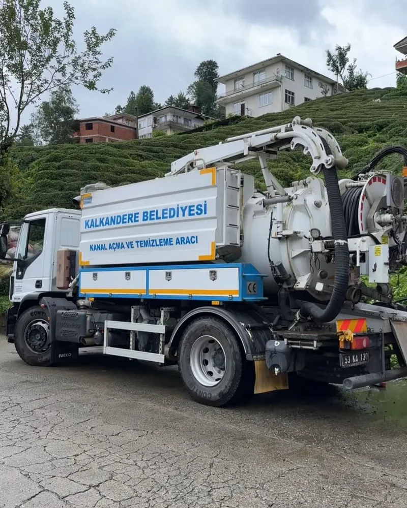 Kalkandere Belediyesi, Yağmur Suyu Kanal Temizleme Çalışmalarına Devam Ediyor