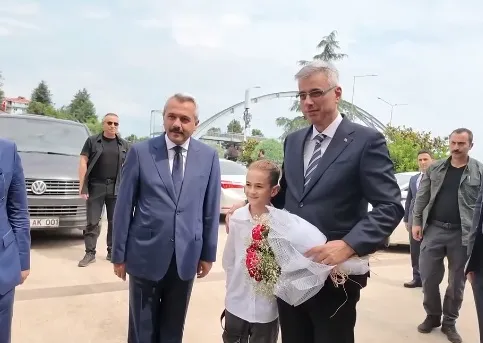 Rize Programları Kapsamında, Sağlık Bakanı Sayın Prof. Dr. Kemal Memişoğlu, Rize Valiliğini Ziyaret Etti