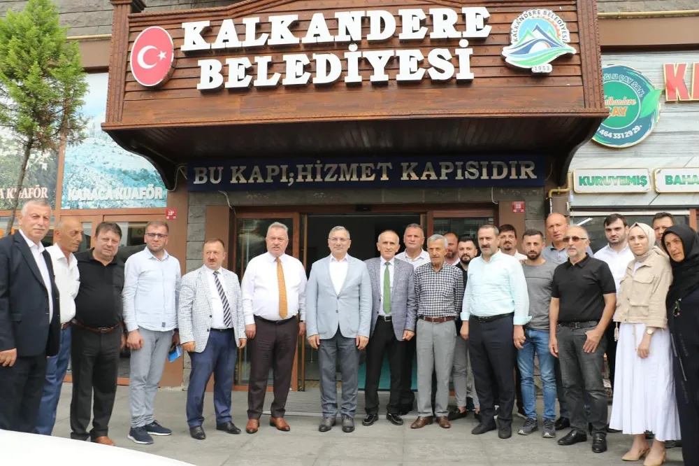  Sayın Yılmaz Katmer, Kalkandere Belediye Başkanı Sayın Mehmet Yılmaz ‘ı Makamında Ziyaret Etti