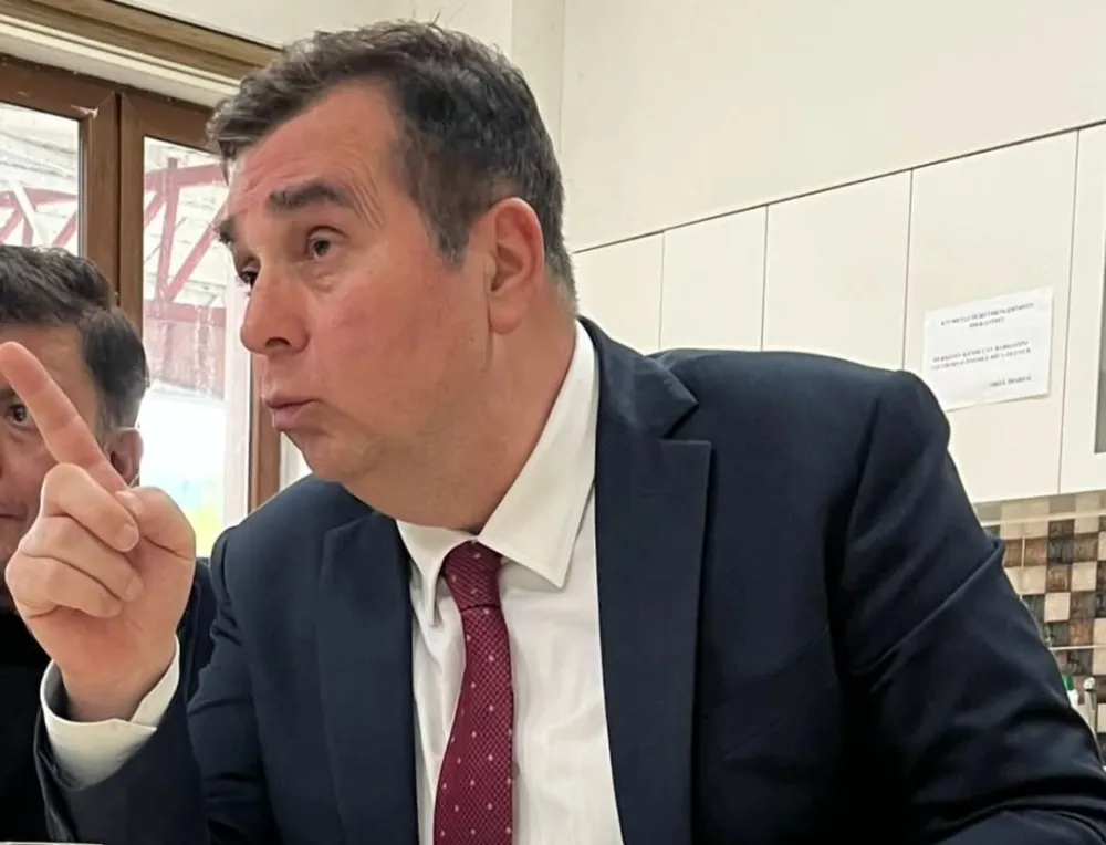 Fırıldak 5000’in Yalnızca Tek Tuşu Var: “Ne istersen o ol.” 