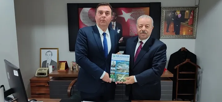 Kalkandere Eğitim, Sağlık, Çevre ve Kültür Vakfı, ilçedeki liseleri tercih eden ve eğitimine devam eden öğrencilere karşılıksız burs imkânı sunmaya başladı.