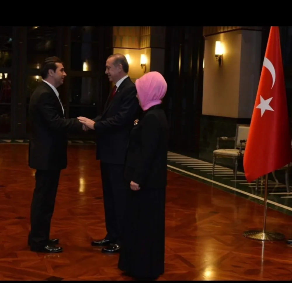 Vesselam: Üç Y Yalnız Değil