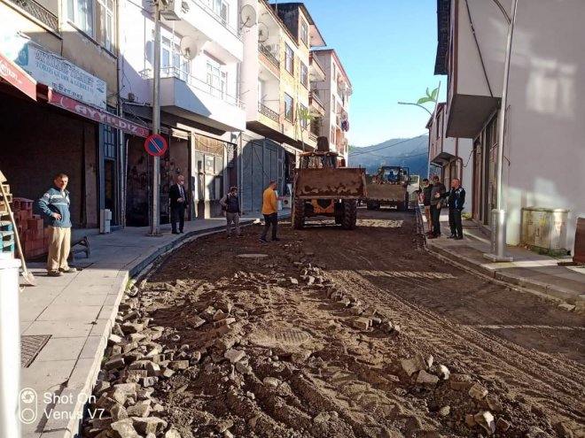 Belediyemizin yol çalışmaları devam ediyor