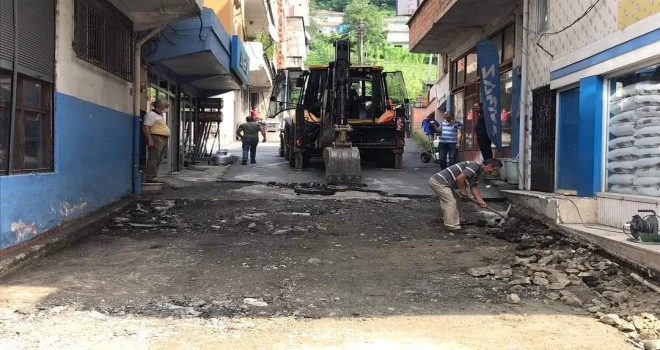 Kalkandere belediyesi yol bakım çalışmaları sürüyor