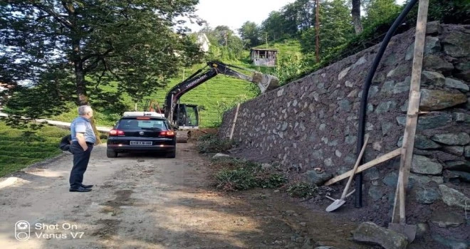 Taş duvar çalışmaları devam ediyor