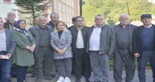 CHP KALKANDERE İLÇESİNDE YAPILAŞMA YENİ UYELERE ROZET TAKILDI..