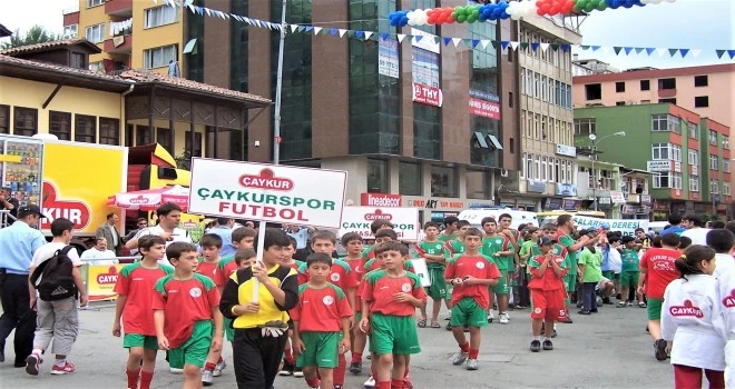 MİNİK SPORCULAR ÇAYKURSPOR YAZ SPOR OKULUNDA ÇOK MUTLU