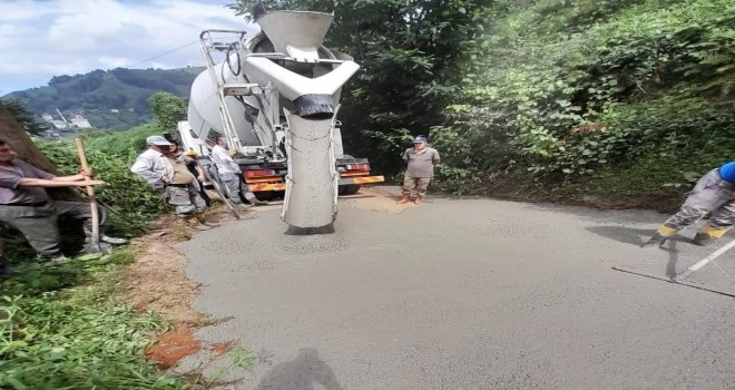 KÖY YOLLARIMIZA BETON LANMAMIŞ YOL KALMAYACAK