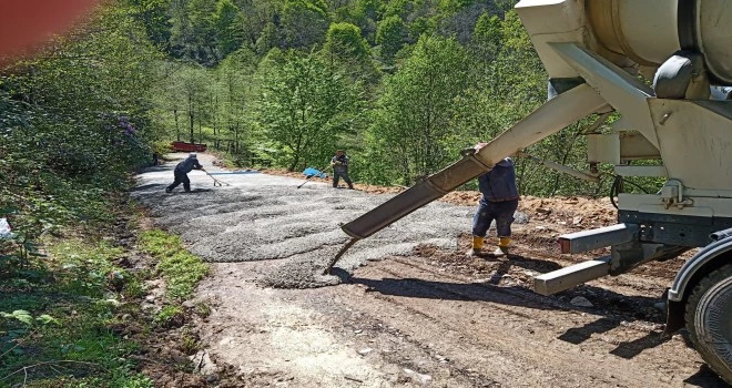 KÖY YOLLARIMIZA BETON LANMAMIŞ YOL KALMAYACAK