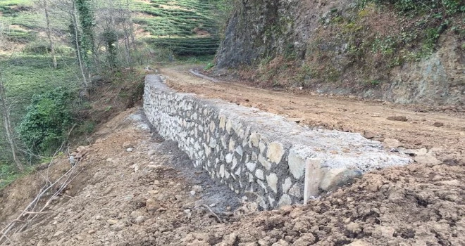 Kalkandere Köylerinde Yol Duvar Çalışmaları