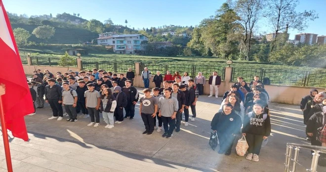 Filistinde Hayatını kaybeden Çoçuklar için 1 dakikalık saygı duruşu yapıldı.