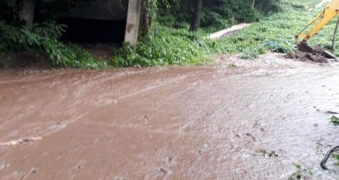 Sağanak Yağışlarda Kapanan Köy Yolları Açıldı