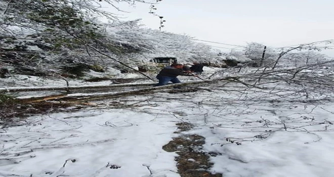 Kalkandere de kar mücadelesi devam ediyor