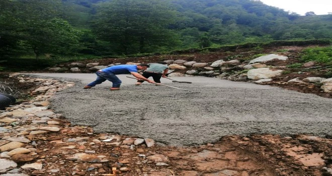 Yol betonlama çalışmaları devam ediyor