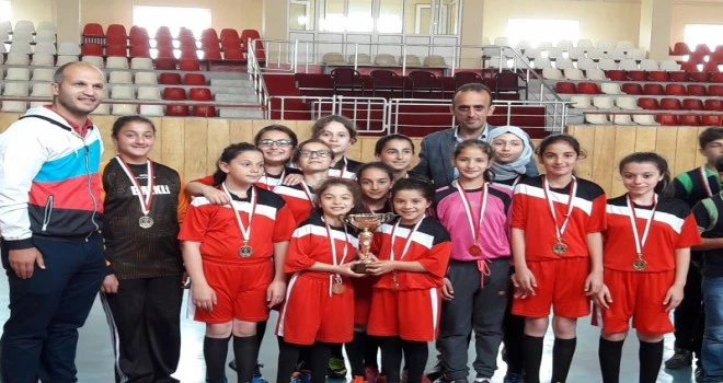 Küçükler Futsal Kız Takımı İl Birincisi Oldu