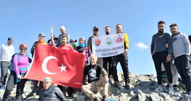 BAŞKAN AYTEKİN’DEN 30 AĞUSTOS ZAFER BAYRAMI KAÇKAR DAĞI ZİRVESİNE TIRMANIŞ