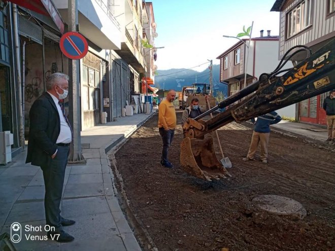 Belediyemizin yol çalışmaları devam ediyor