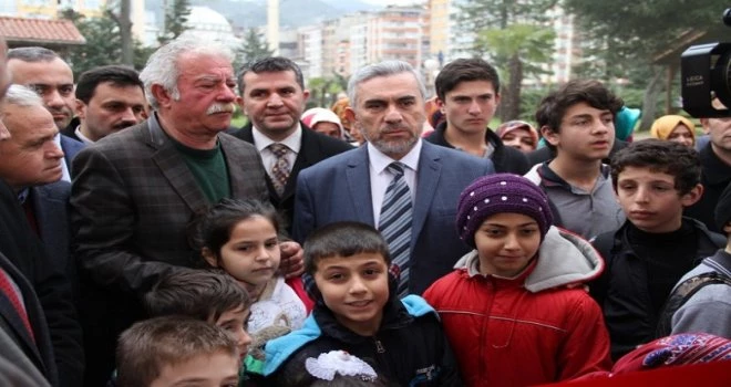 Çocuklar Lunaparkta Doyasıya Eğlendi