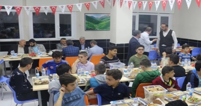 Kalkandere Anadolu İmam Hatip lisesi iftar yemeği