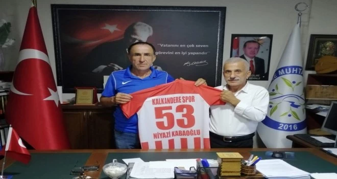 KALKANDERE SPORDAN BİR FORMADA SEN AL MUHTARLAR DERNEĞİ BAŞKANI NİYAZI KABAOĞLU