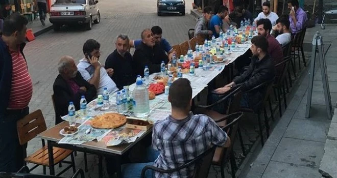 Yetimoğlu sosyal dayanışma derneği iftar yemeği