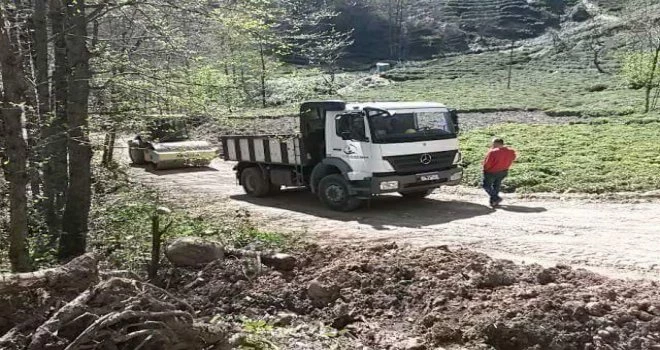 Yokuşlu köyünde yol çalışması